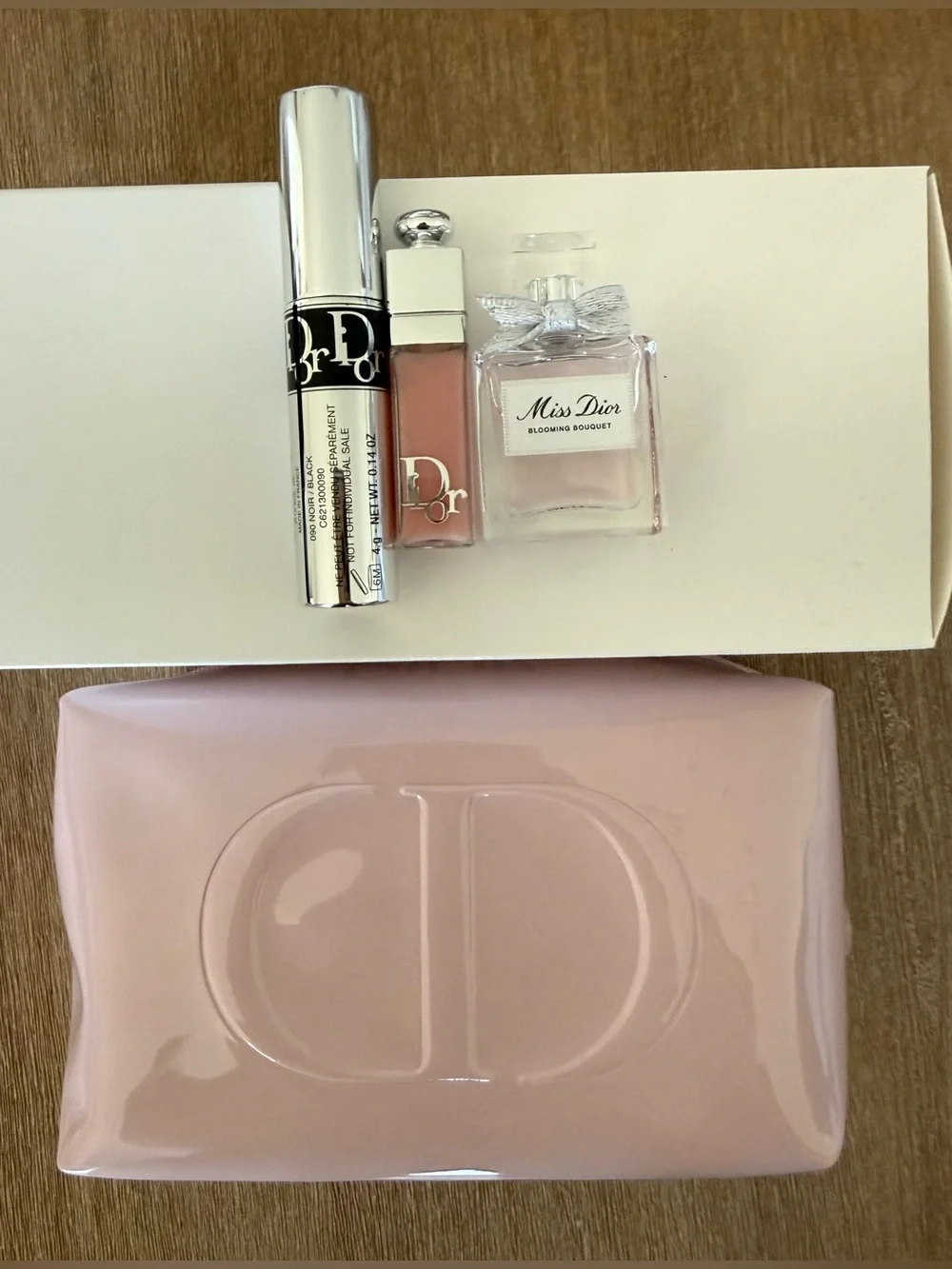 Dior Set, Soft Pink Lip Gloss, mascara, case & Miss Dior Blooming Bouquet scent.